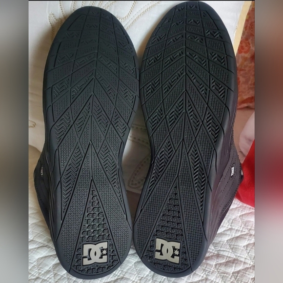 DC Williams Slims W/Lite Reflective Heel, Absolutely Like New Condition! Mens 10 - Picture 11 of 11
